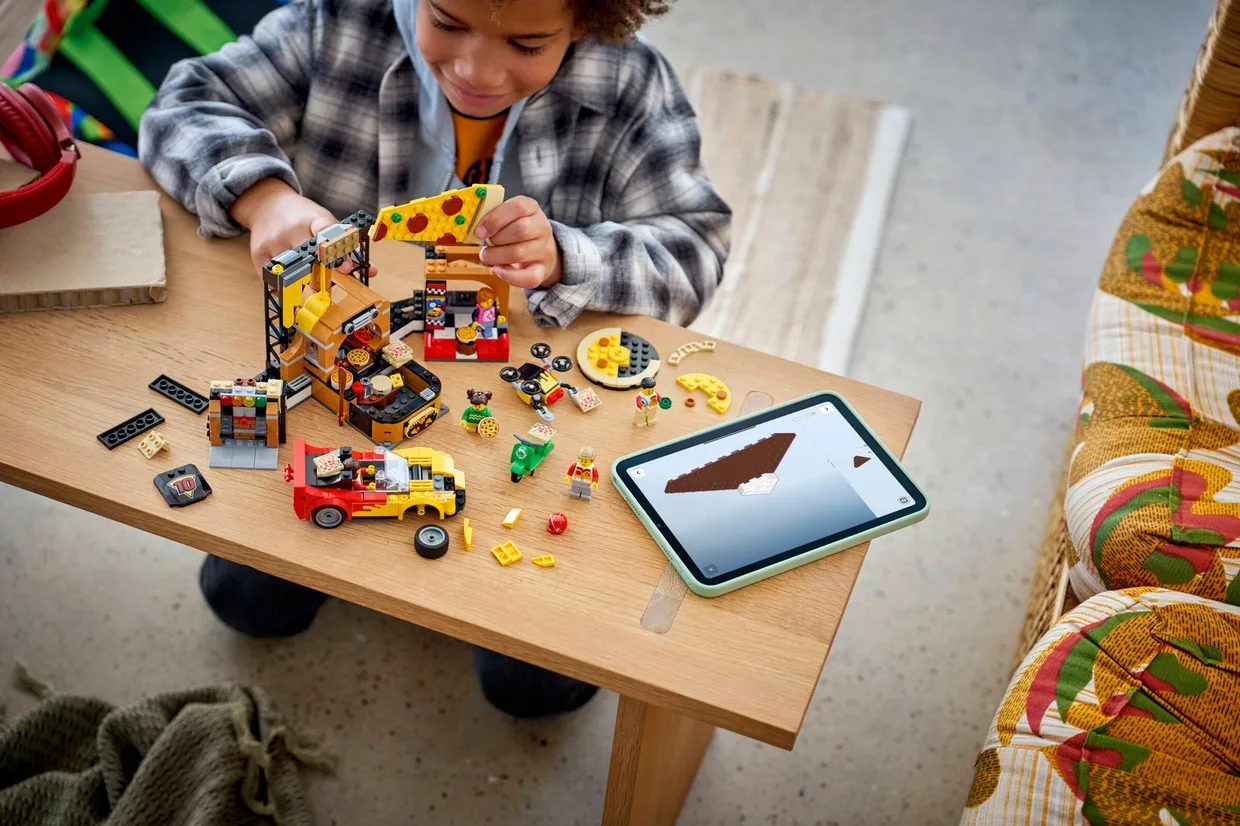 Конструктор LEGO City Доставка піци з транспортними засобами (60496) — фото 7