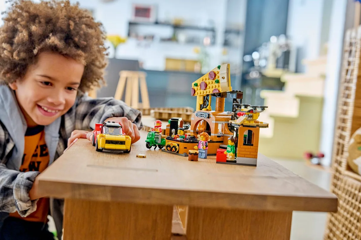 Конструктор LEGO City Доставка піци з транспортними засобами (60496) — фото 8