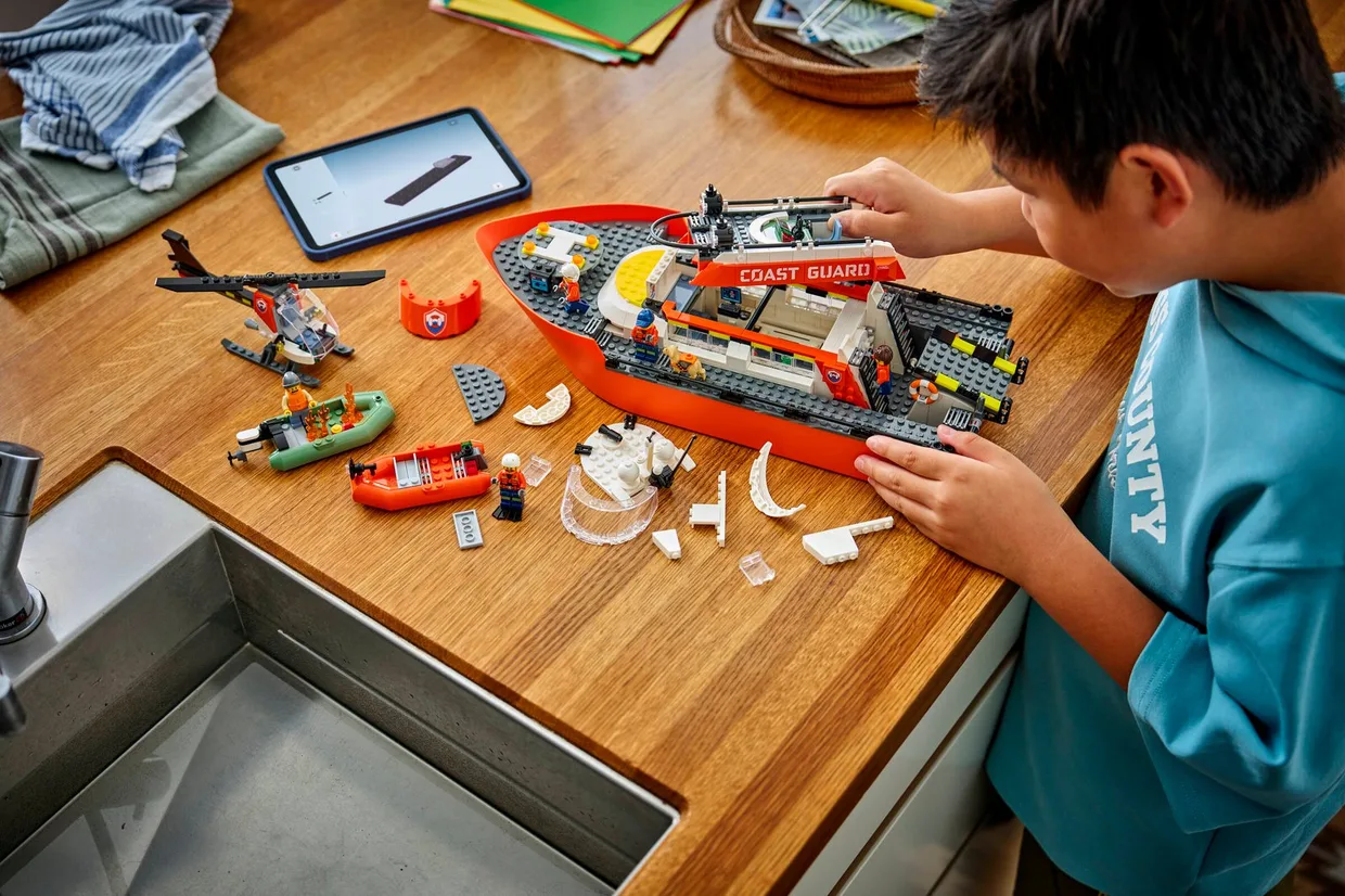 Конструктор LEGO City Спасательный катер и вертолёт береговой охраны (60504) — фото 7