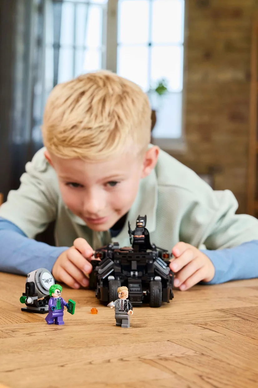 Конструктор LEGO DC Бэтмен: Тумблер против Двуликого и Джокера (76303) — фото 6