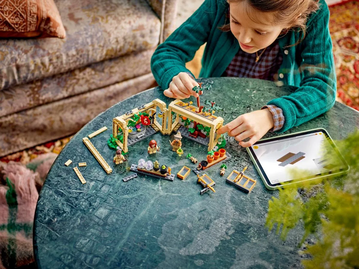 Конструктор LEGO Harry Potter Замок Гоґвортс: урок гербології (76445) — фото 6