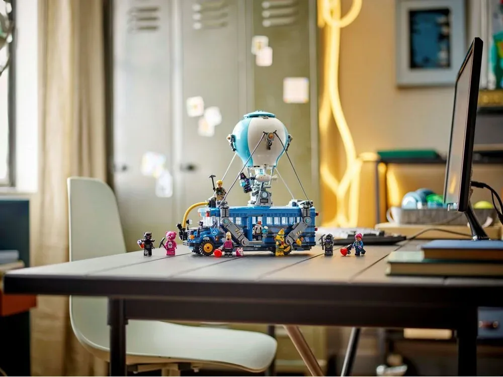 Конструктор LEGO Fortnite Боевой автобус (77073) — фото 5