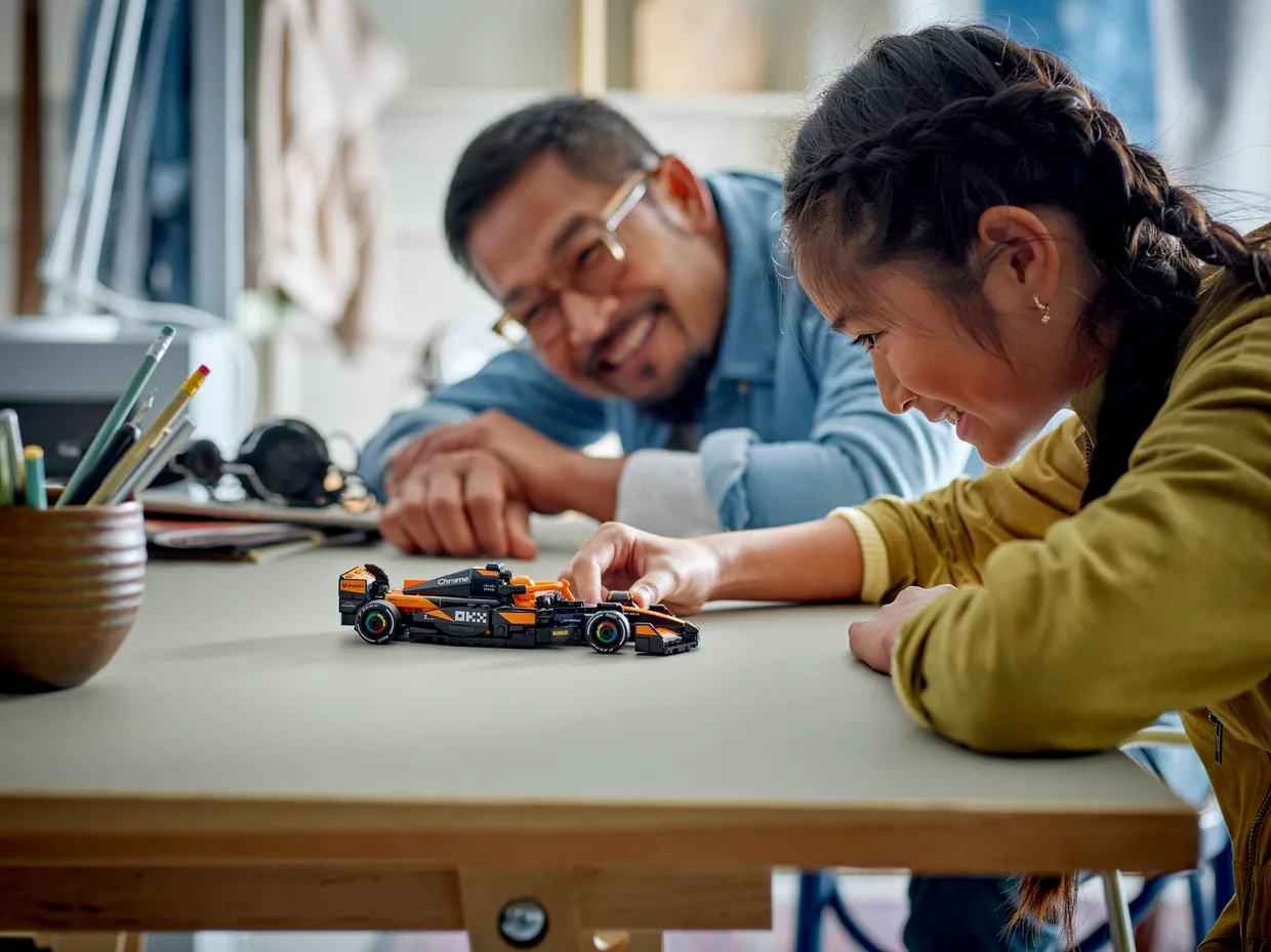 Конструктор LEGO Speed Champions Гоночный автомобиль McLaren F1 Team MCL38 (77251) — фото 6