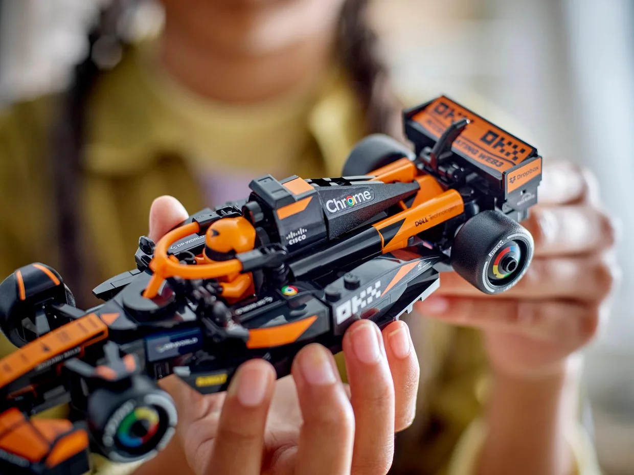 Конструктор LEGO Speed Champions Гоночный автомобиль McLaren F1 Team MCL38 (77251) — фото 7