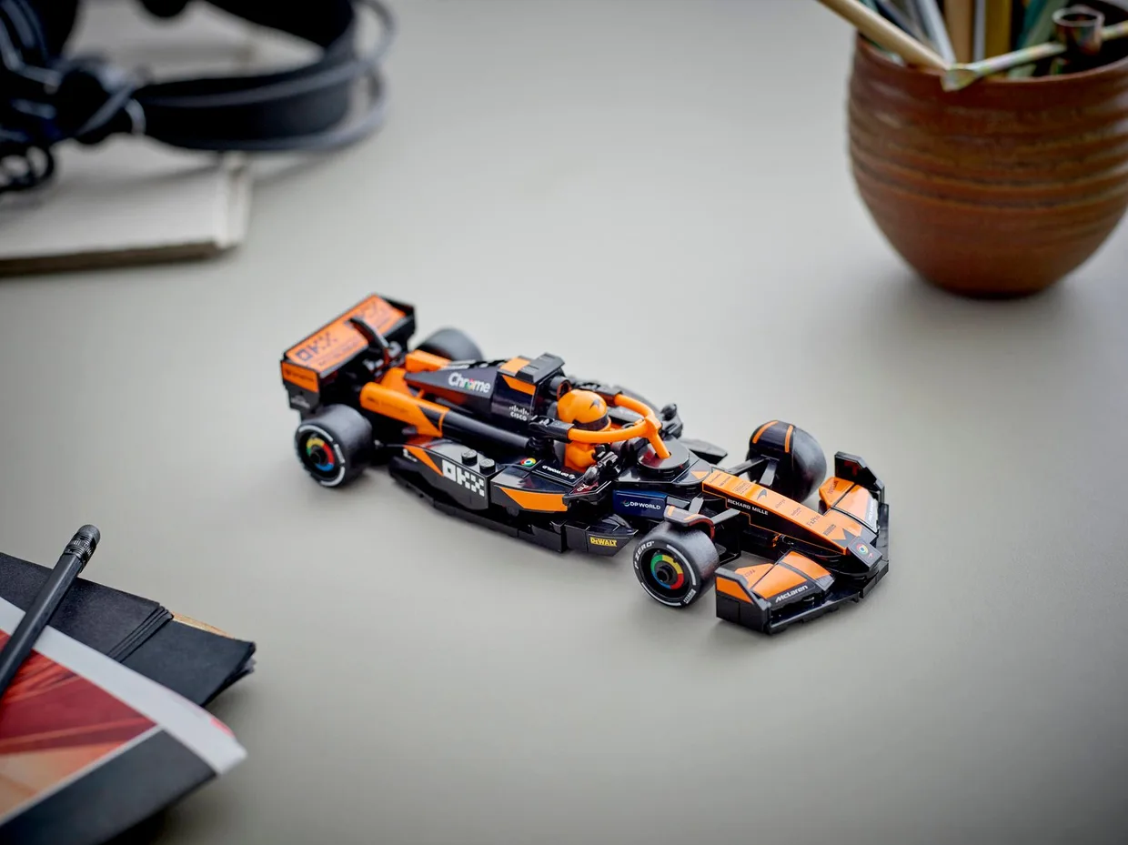 Конструктор LEGO Speed Champions Гоночный автомобиль McLaren F1 Team MCL38 (77251) — фото 8