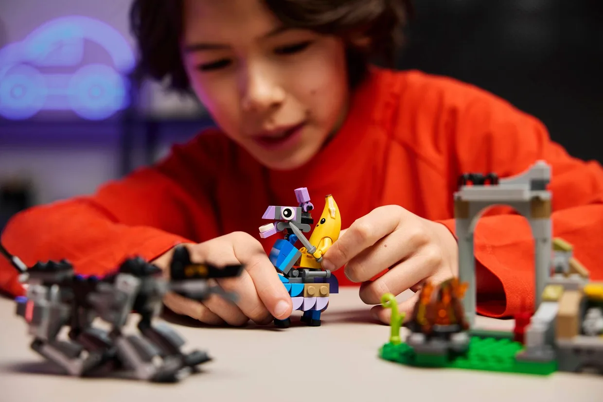 Конструктор LEGO Fortnite Лагерь Пили и Спаркплага (77075) — фото 7