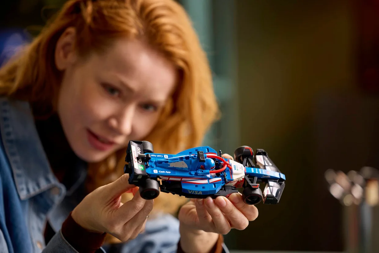 Конструктор LEGO Speed Champions Гоночный автомобиль Visa Cash App RB VCARB 01 F1 (77246) — фото 6