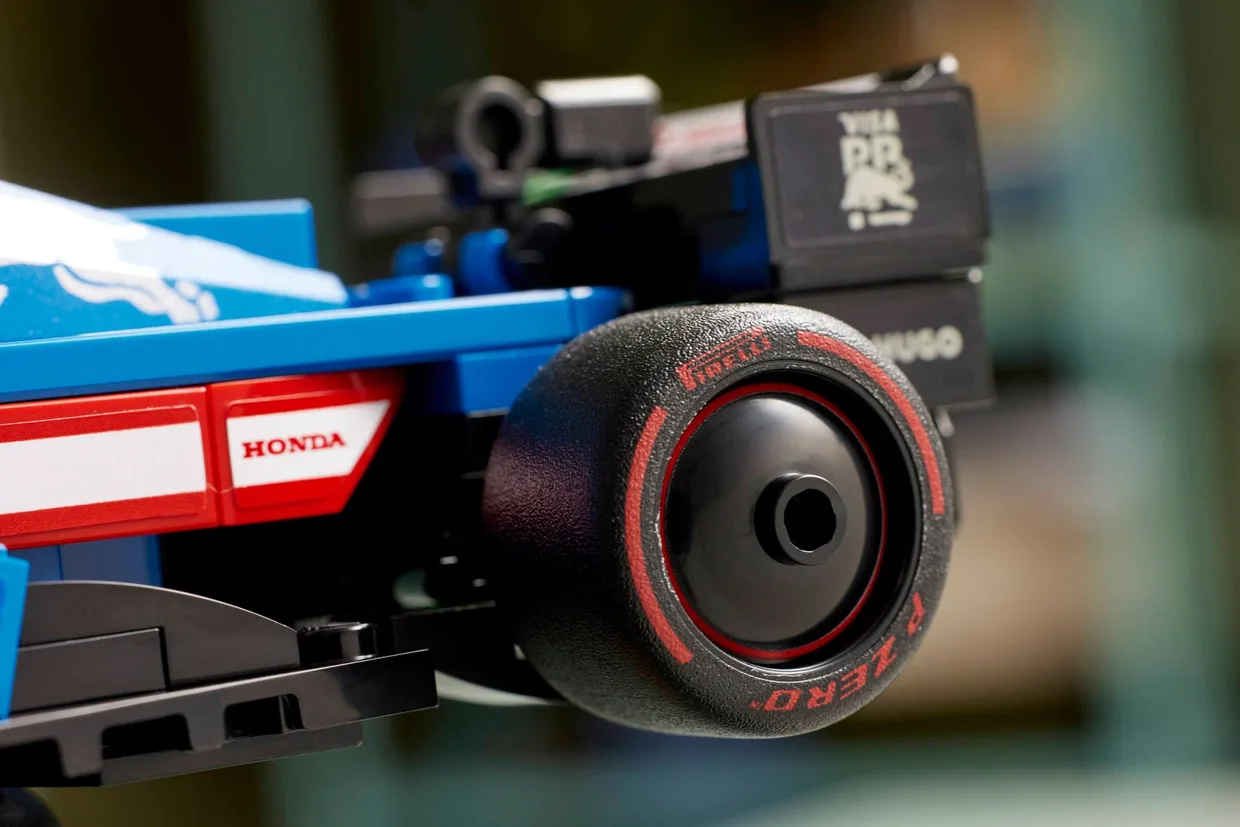 Конструктор LEGO Speed Champions Гоночный автомобиль Visa Cash App RB VCARB 01 F1 (77246) — фото 7