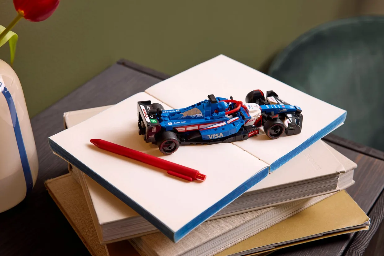 Конструктор LEGO Speed Champions Гоночный автомобиль Visa Cash App RB VCARB 01 F1 (77246) — фото 9