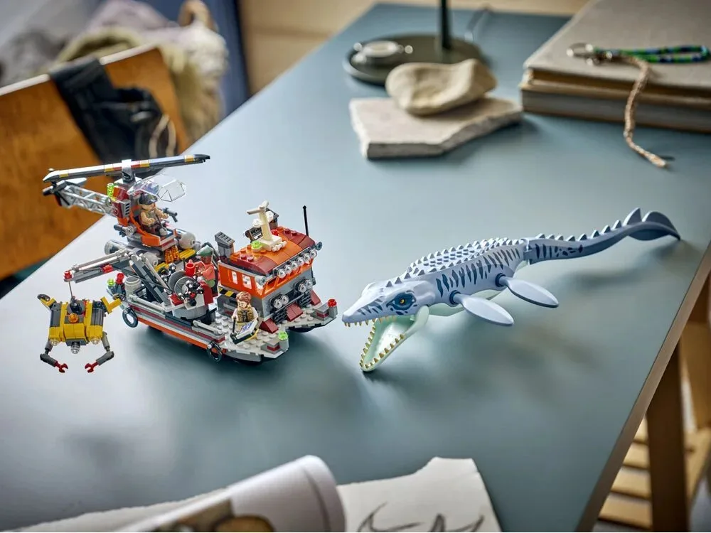 Конструктор LEGO Jurassic World Напад мозазавра на човен (77983) — фото 8