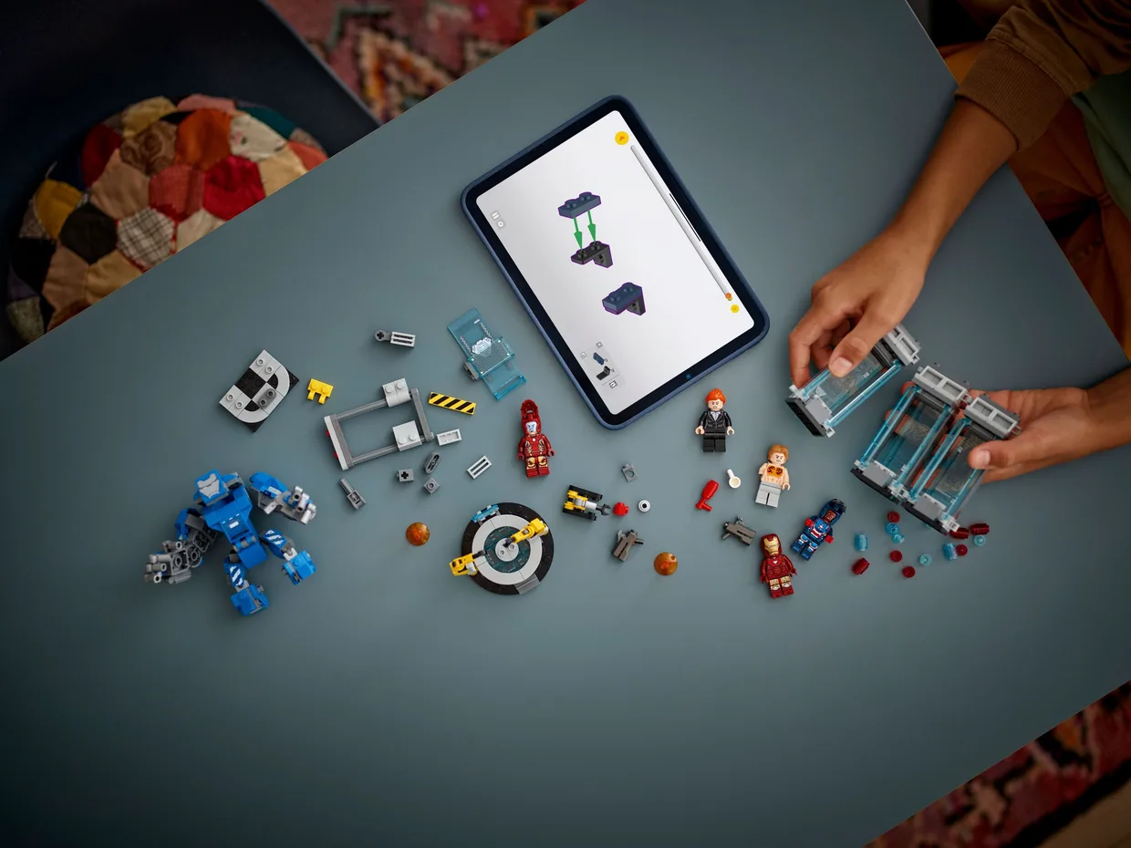 Конструктор LEGO Marvel Лабораторія Залізної Людини: зал обладунків (76315) — фото 7