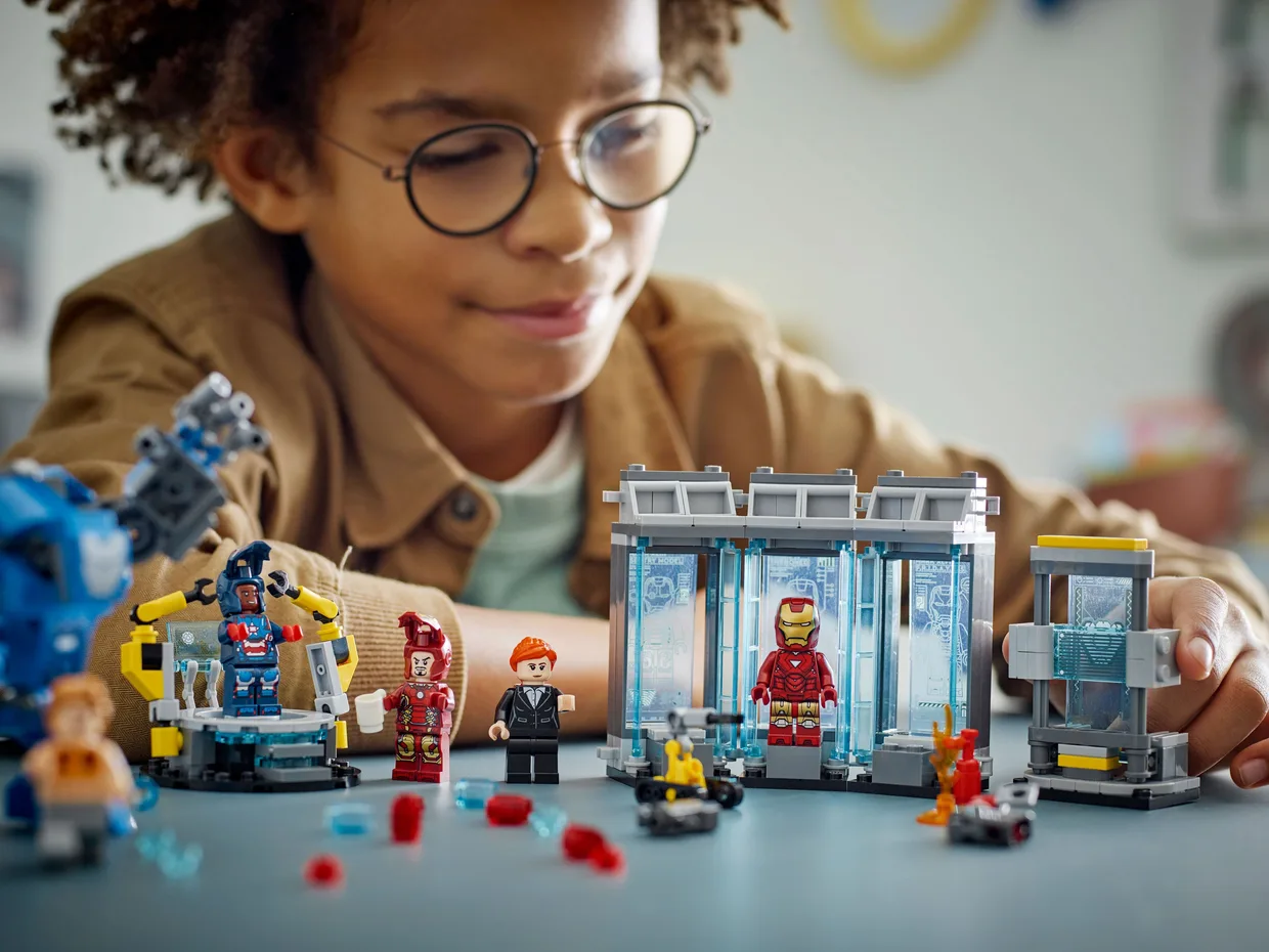 Конструктор LEGO Marvel Лабораторія Залізної Людини: зал обладунків (76315) — фото 8