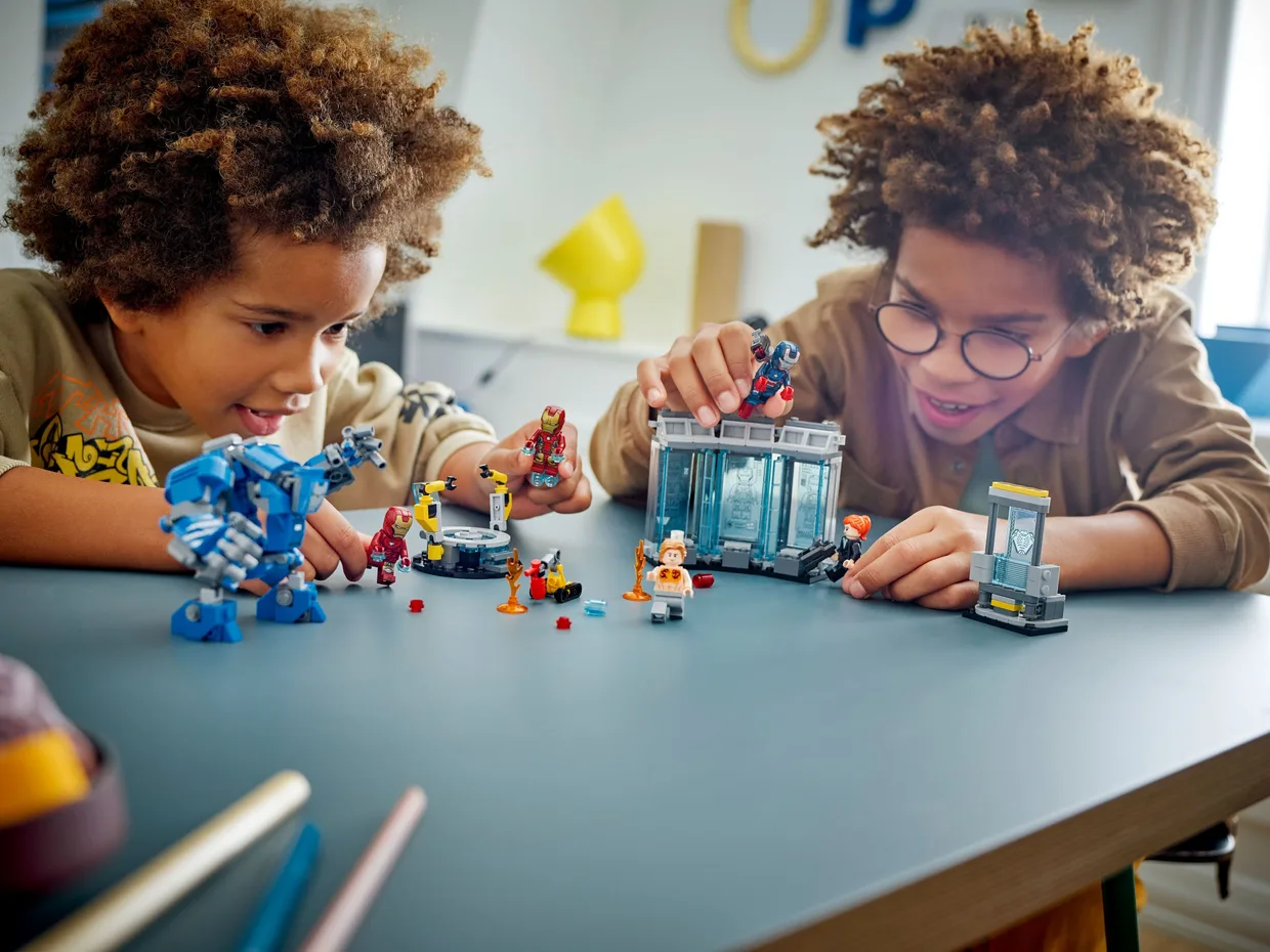 Конструктор LEGO Marvel Лабораторія Залізної Людини: зал обладунків (76315) — фото 9