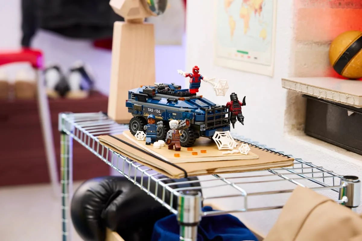 Конструктор LEGO Marvel Людина-павук переслідує тюремний фургон (76349) — фото 5