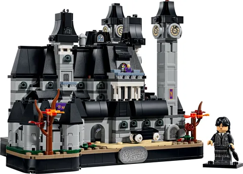 Конструктор LEGO Wednesday Академия «Невермор» (76788)