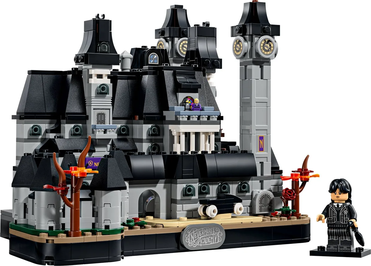 Конструктор LEGO Wednesday Академия «Невермор» (76788)