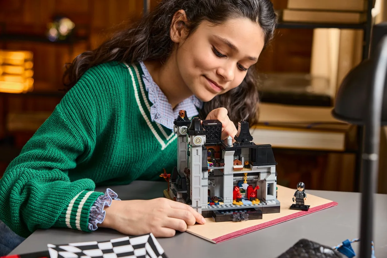 Конструктор LEGO Wednesday Академия «Невермор» (76788) — фото 9