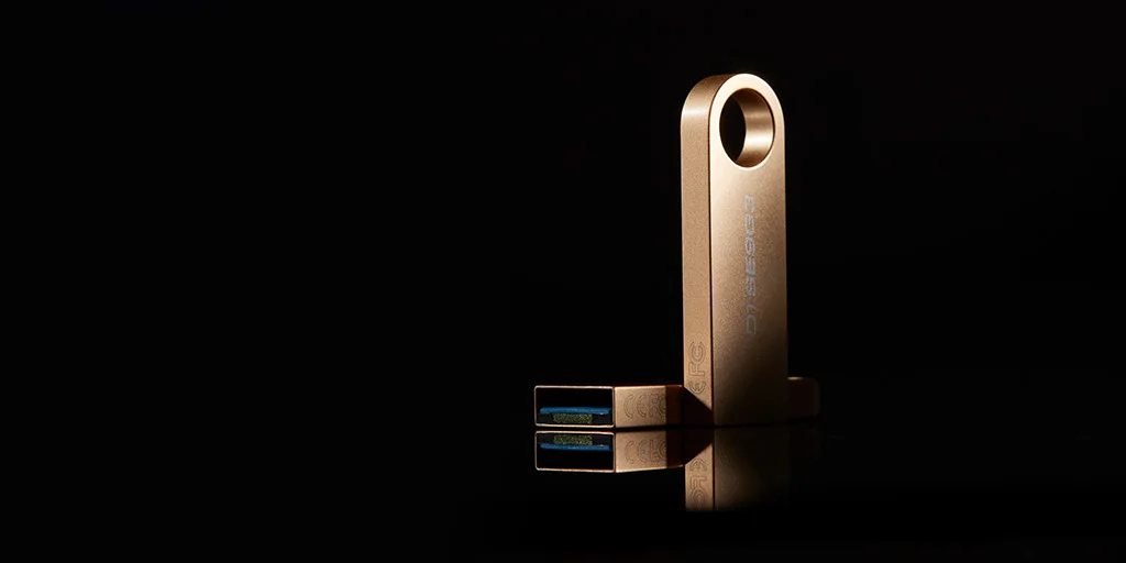 Флеш-накопитель Kingston DataTraveler SE9 G3 USB-A USB 3.2 Gen 1 128GB (DTSE9G3/128GB) Gold — фото 3