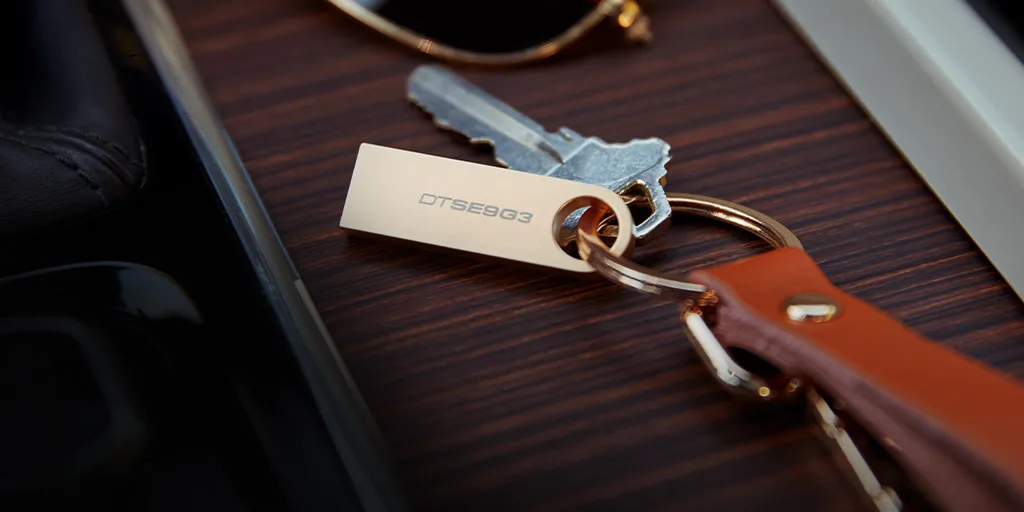 Флеш-накопитель Kingston DataTraveler SE9 G3 USB-A USB 3.2 Gen 1 128GB (DTSE9G3/128GB) Gold — фото 4