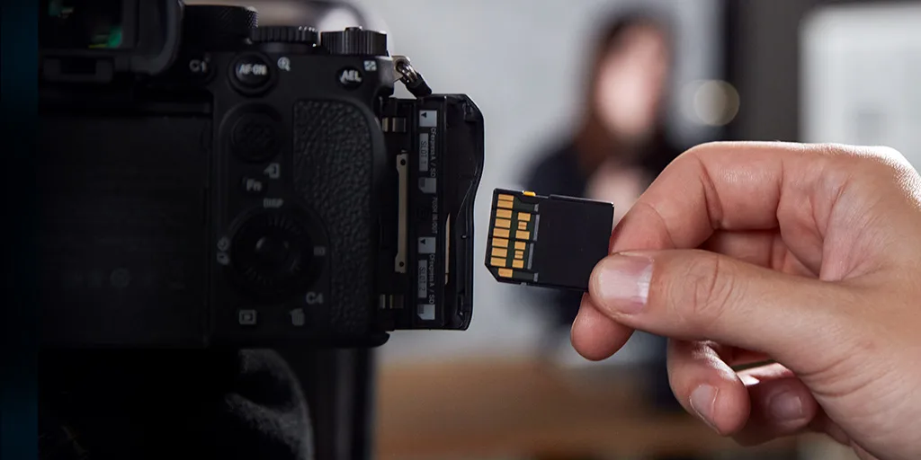 Карта памяти Kingston Canvas React Plus V60 SDXC 512GB (UHS-II U3) W-150 MB/s, R-280 MB/s Class 10 V60 (SDR2V6/512GB) — фото 4