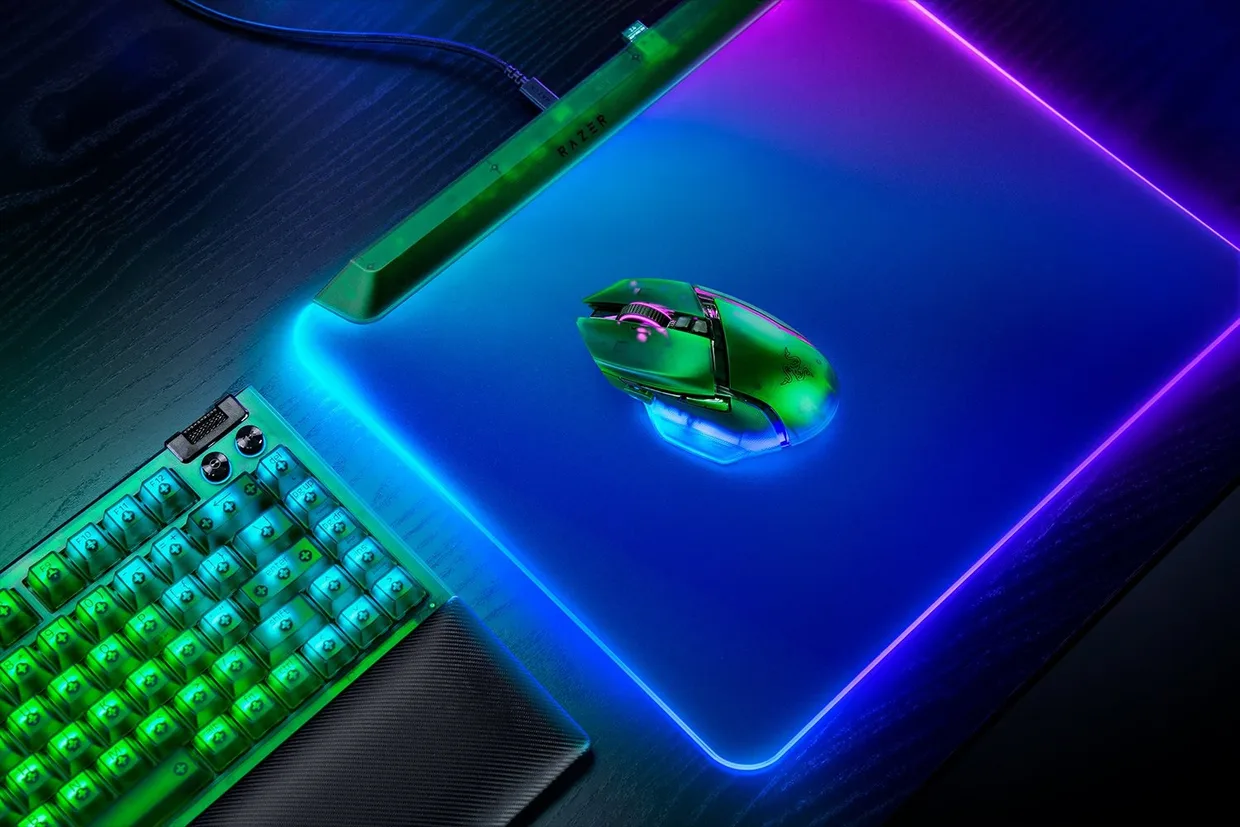 Мышь Razer Basilisk V3 Pro 35K Phantom Green Edition (RZ01-05240300-R3G1) — фото 3