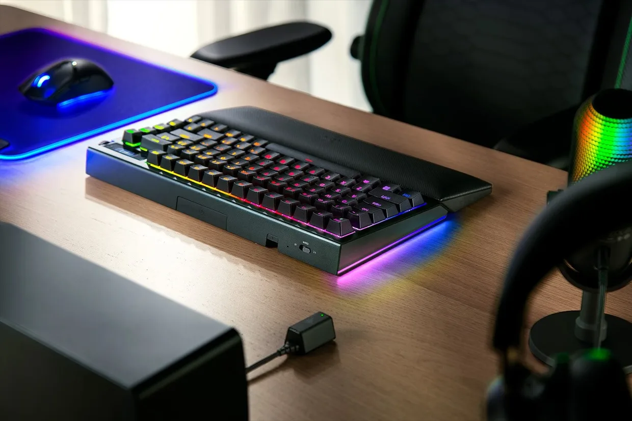 Клавиатура Razer BlackWidow V4 Pro 75% Wireless Orange Switch Black (RZ03-05130100-R3M1) — фото 2