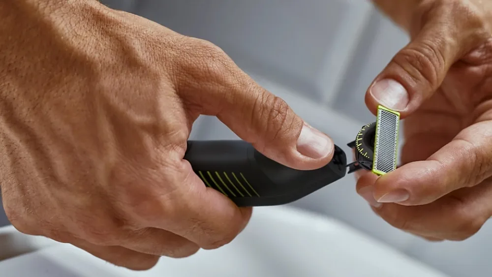 Електробритва-тример Philips OneBlade Pro QP6506/15 чорний — фото 7