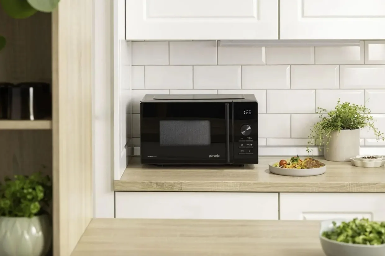 Мікрохвильова піч Gorenje MO20A3B5 20 л чорна — фото 2