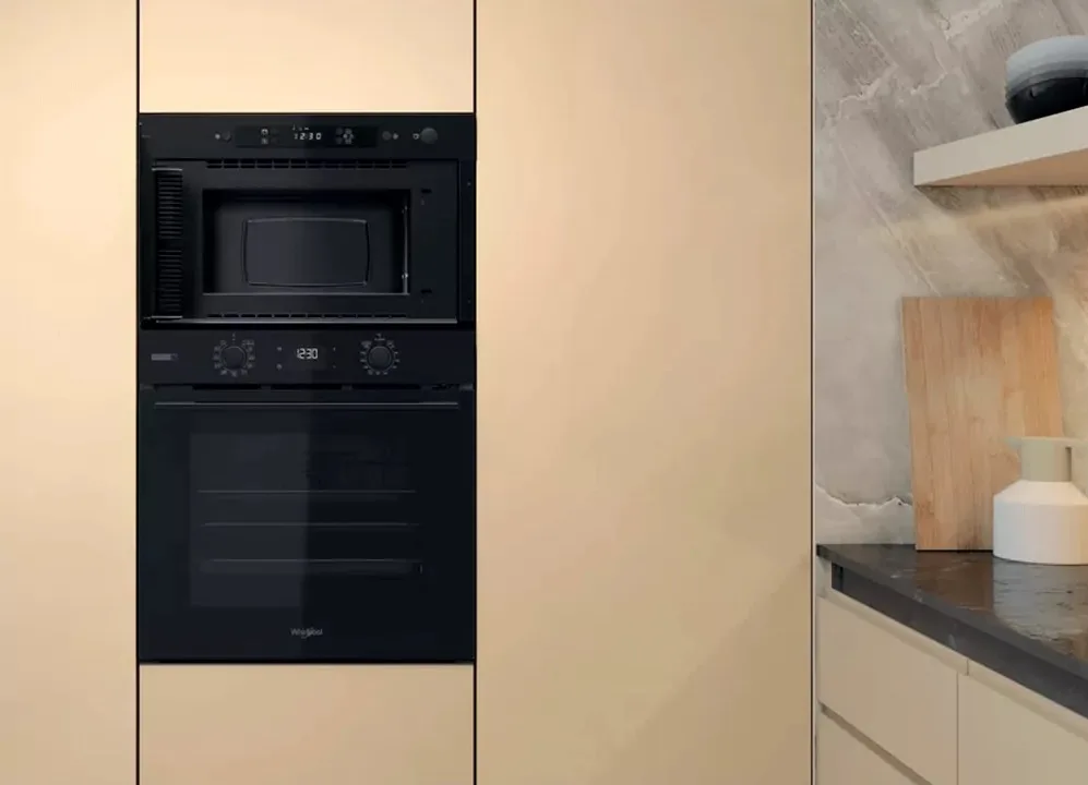 Мікрохвильова піч вбудована Whirlpool MBNA900B 22 л чорна — фото 8
