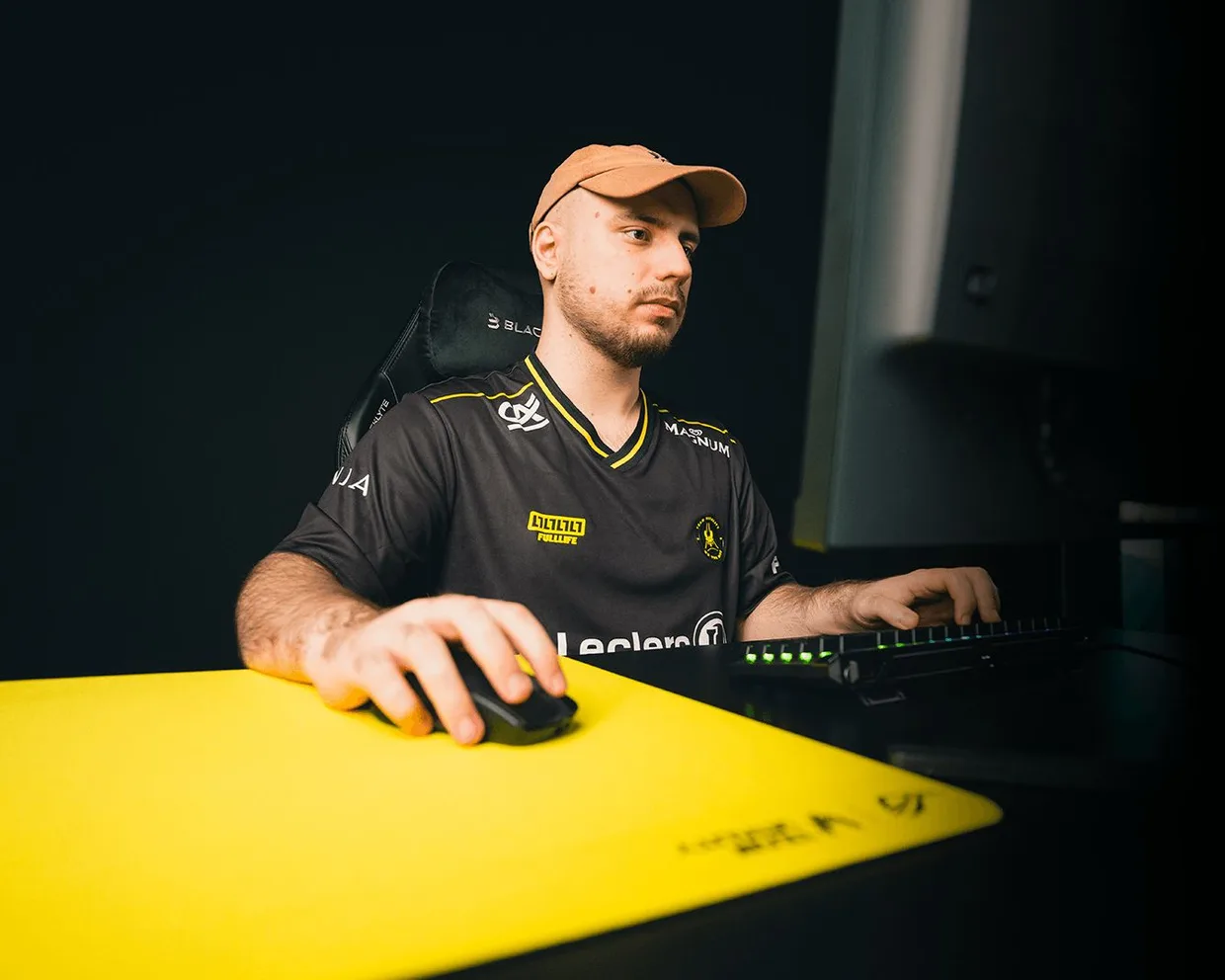 Ігрова поверхня ASUS ROG Hone Control Ace L (490×420 мм) Vitality Edition жовта — фото 3