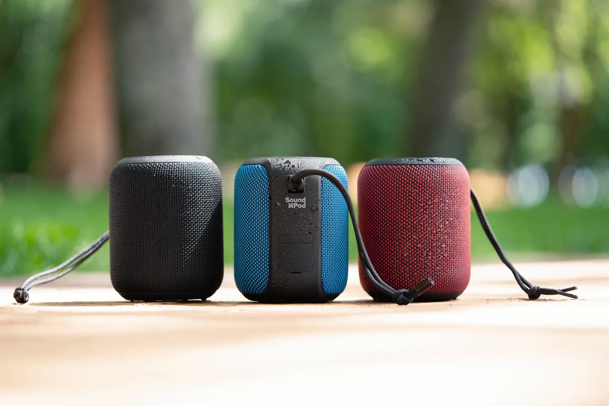 Портативная колонка 2E SoundXPod красная — фото 6