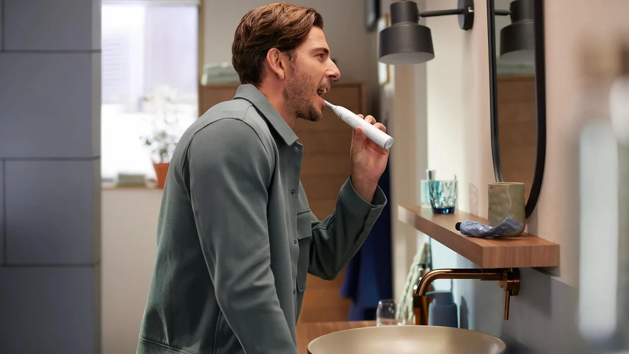 Электрическая зубная щётка Philips Sonicare 6100 HX7400/06 — фото 9