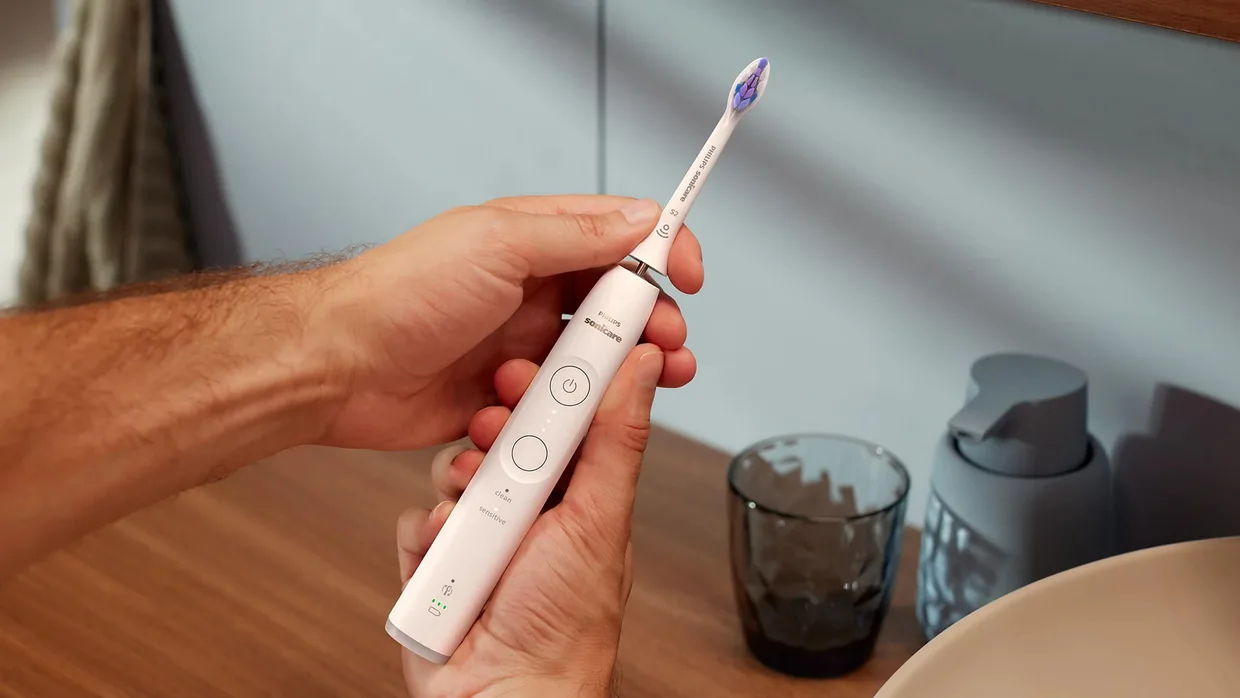 Электрическая зубная щётка Philips Sonicare 6100 HX7400/06 — фото 12