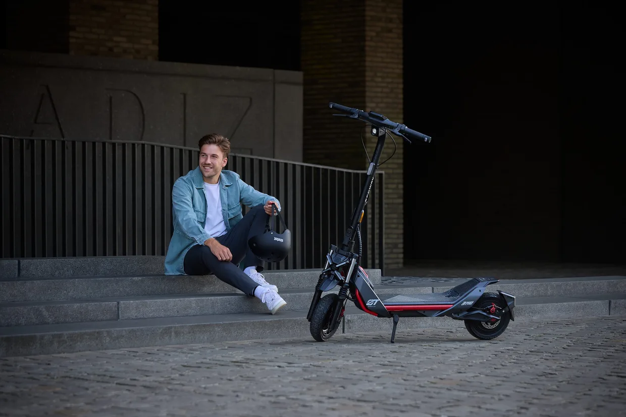 Електросамокат Segway-Ninebot ZT3 Pro E чорний (AA.05.18.01.0001) — фото 2