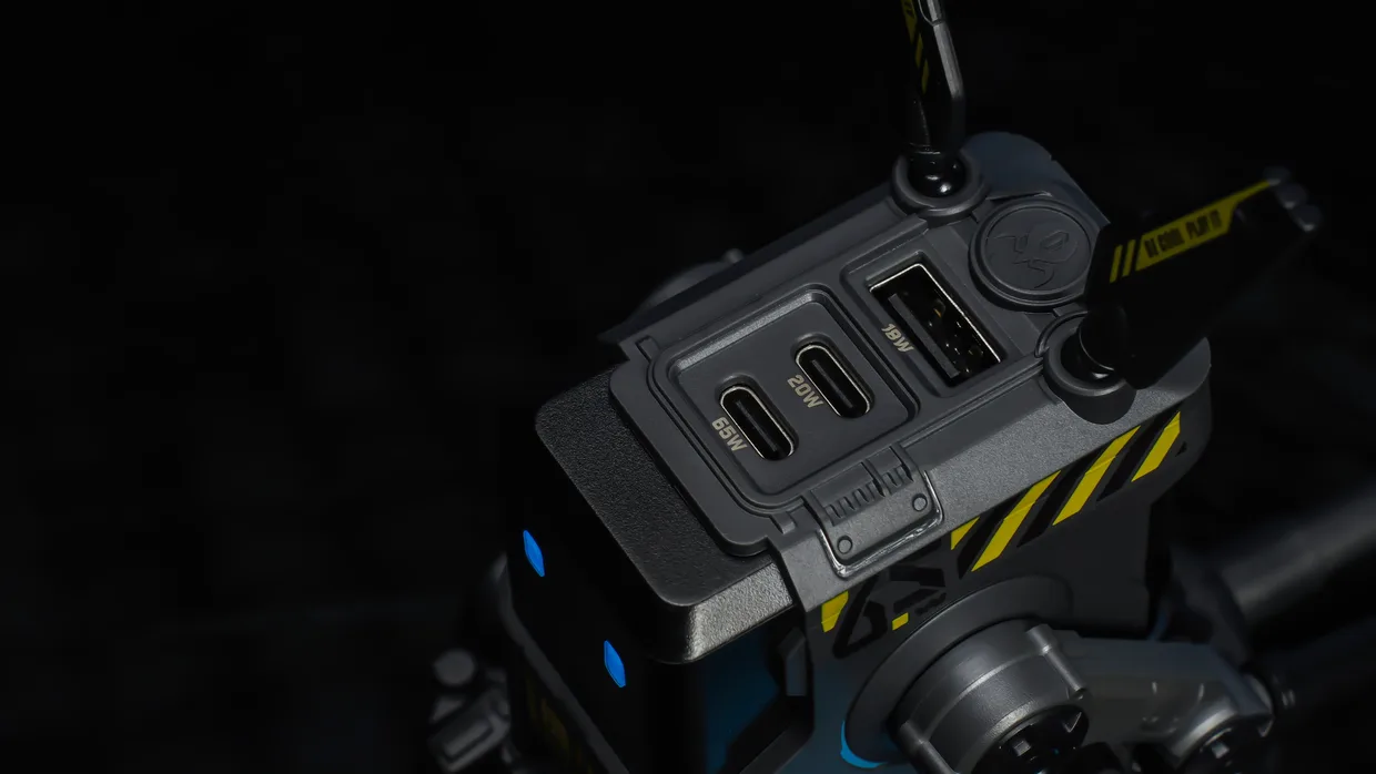 Сетевое зарядное устройство GravaStar Alpha65 65 Вт GaN 2×USB-C + USB-A Grey — фото 13