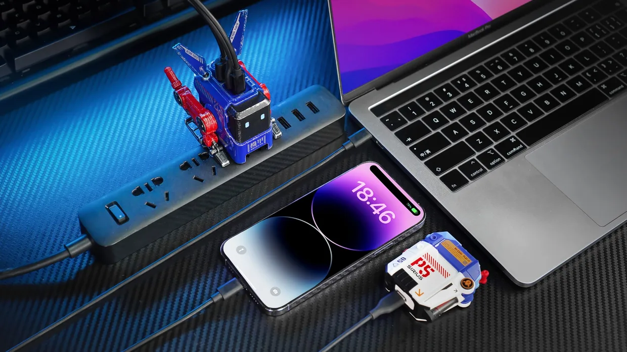 Мережевий зарядний пристрій GravaStar Alpha65 65 Вт GaN 2×USB-C + USB-A War-Damaged Blaze Blue — фото 11