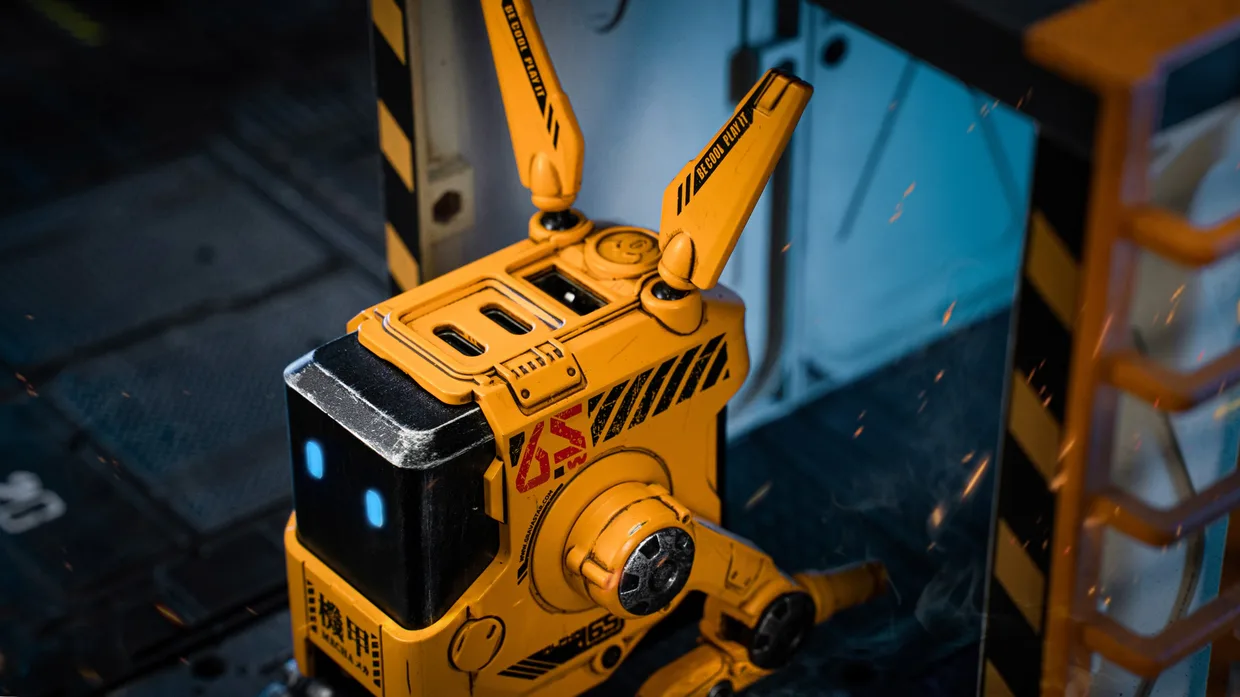 Мережевий зарядний пристрій GravaStar Alpha65 65 Вт GaN 2×USB-C + USB-A War-Damaged Yellow — фото 3