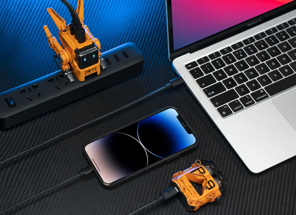 Мережевий зарядний пристрій GravaStar Alpha65 65 Вт GaN 2×USB-C + USB-A War-Damaged Yellow — фото 22