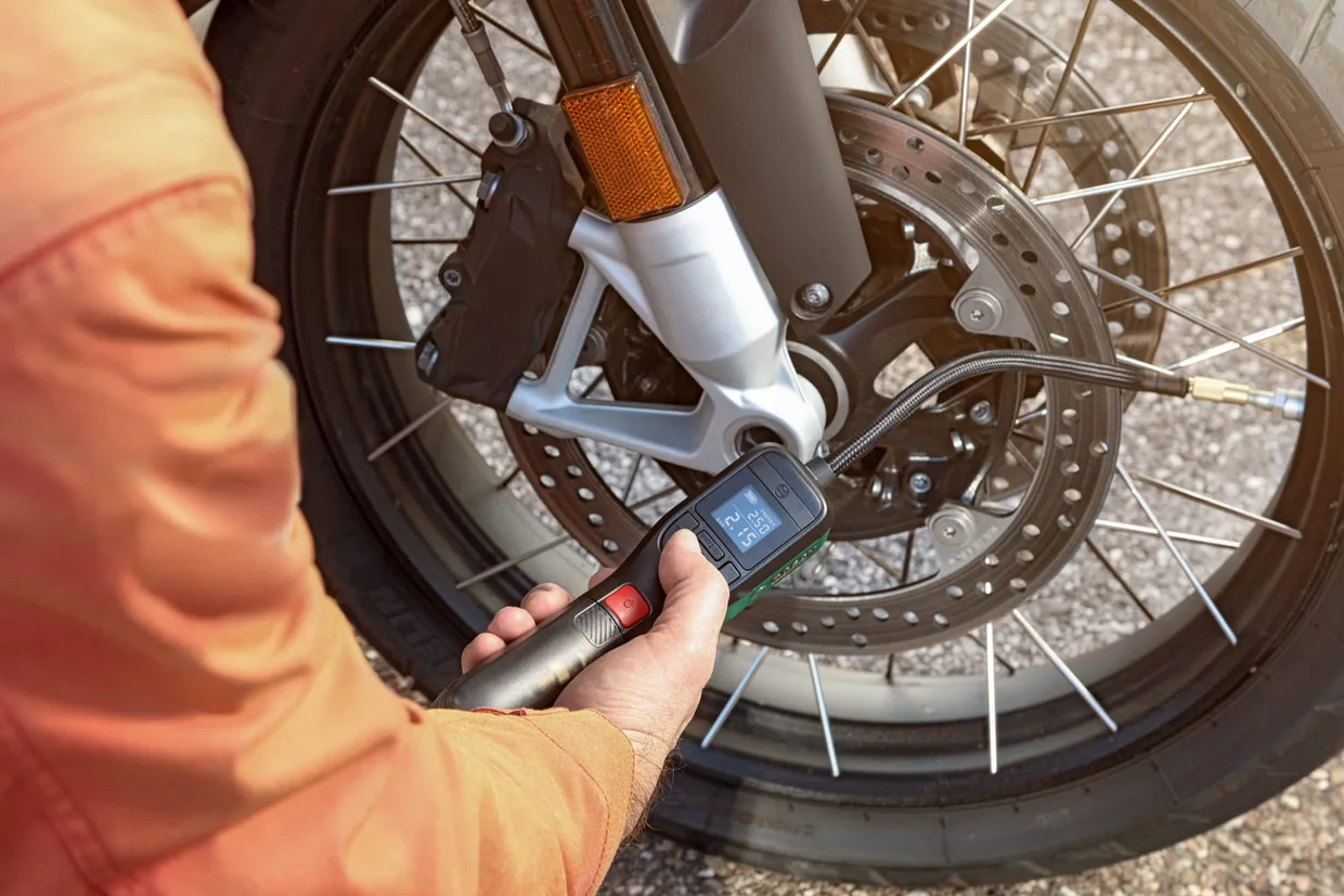 Компресор акумуляторний Bosch EasyPump 3,6 В (0.603.947.000) — фото 14