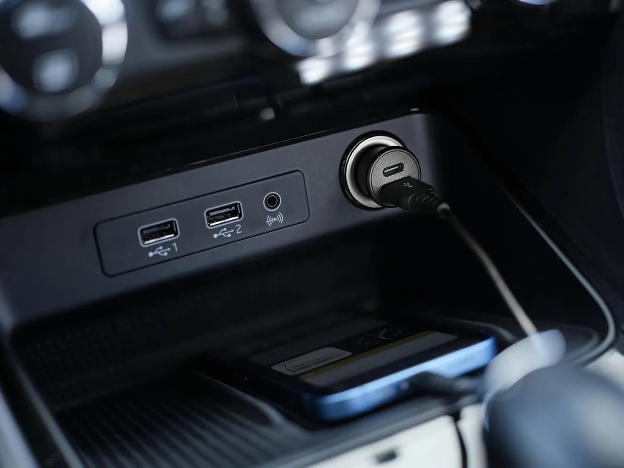 Автомобильное зарядное устройство Trust 38 Вт USB-C + USB-A PD (25197) — фото 9