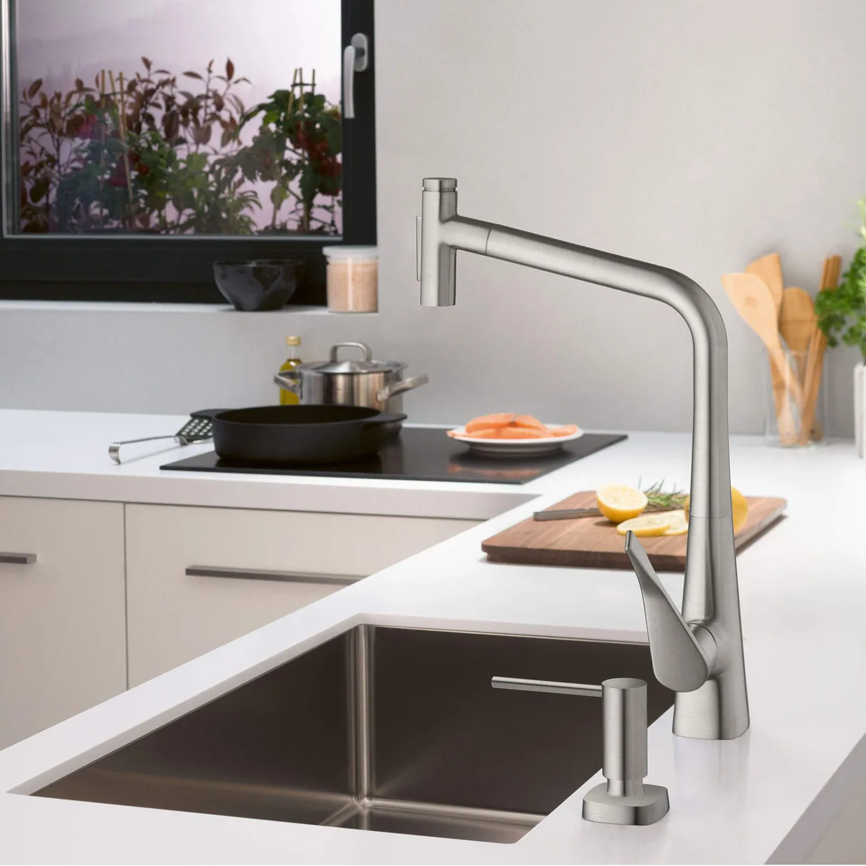 Смеситель для кухни hansgrohe Metris Select M71 320 с выдвижной лейкой, Stainless Steel Finish (73816800) — фото 2