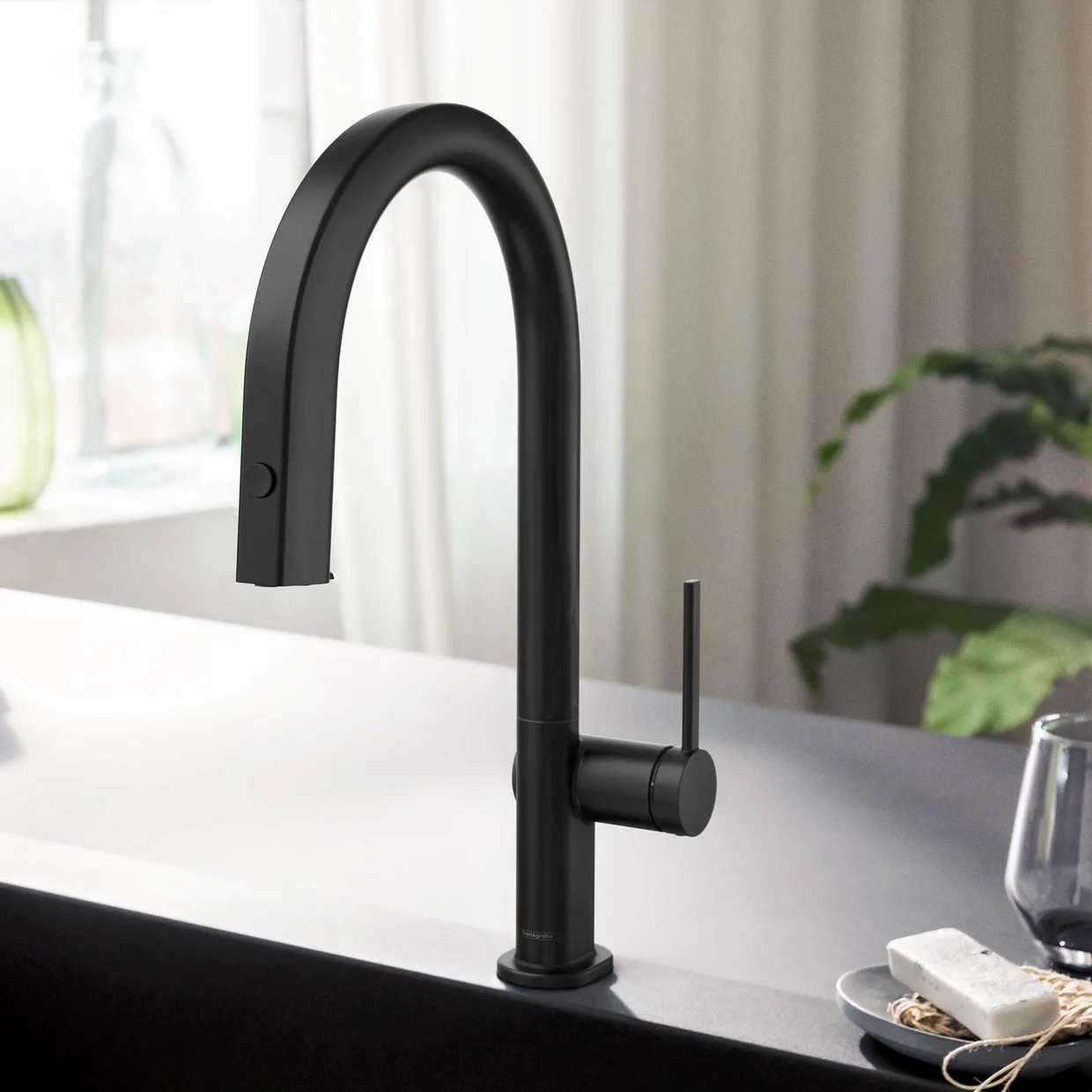 Смеситель для кухни с фильтром hansgrohe Aqittura M91 210 с выдвижным изливом, стартовый набор, Matt Black (76801670) — фото 6