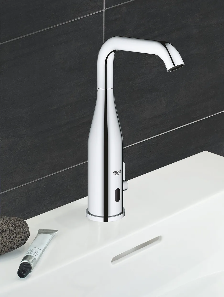 Смеситель для раковины бесконтактный GROHE Essence E с инфракрасным датчиком и ограничителем температуры, хром (36445000) — фото 5