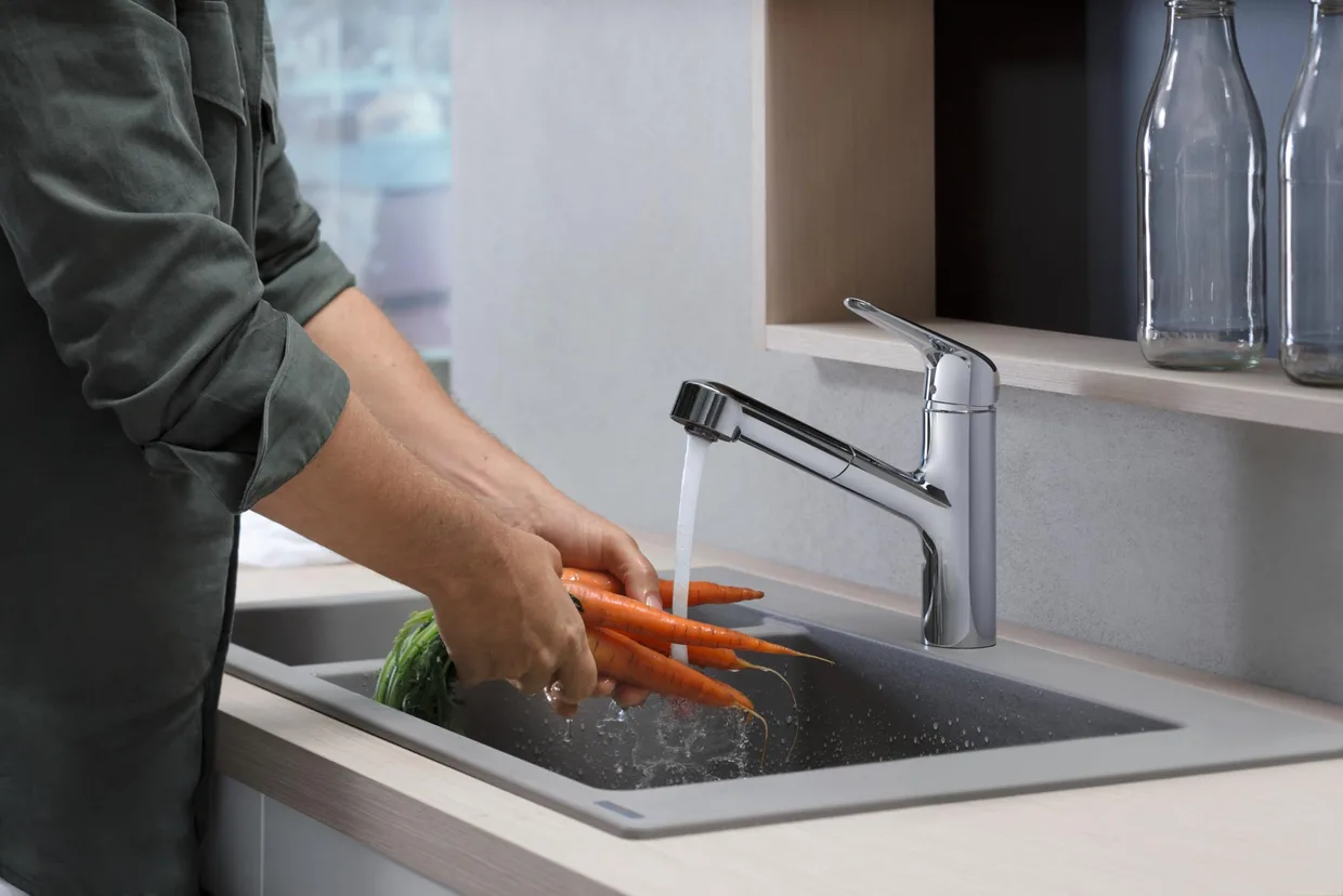 Смеситель для кухни hansgrohe Focus M42 150 с выдвижным изливом и sBox, хром (71829000) — фото 4
