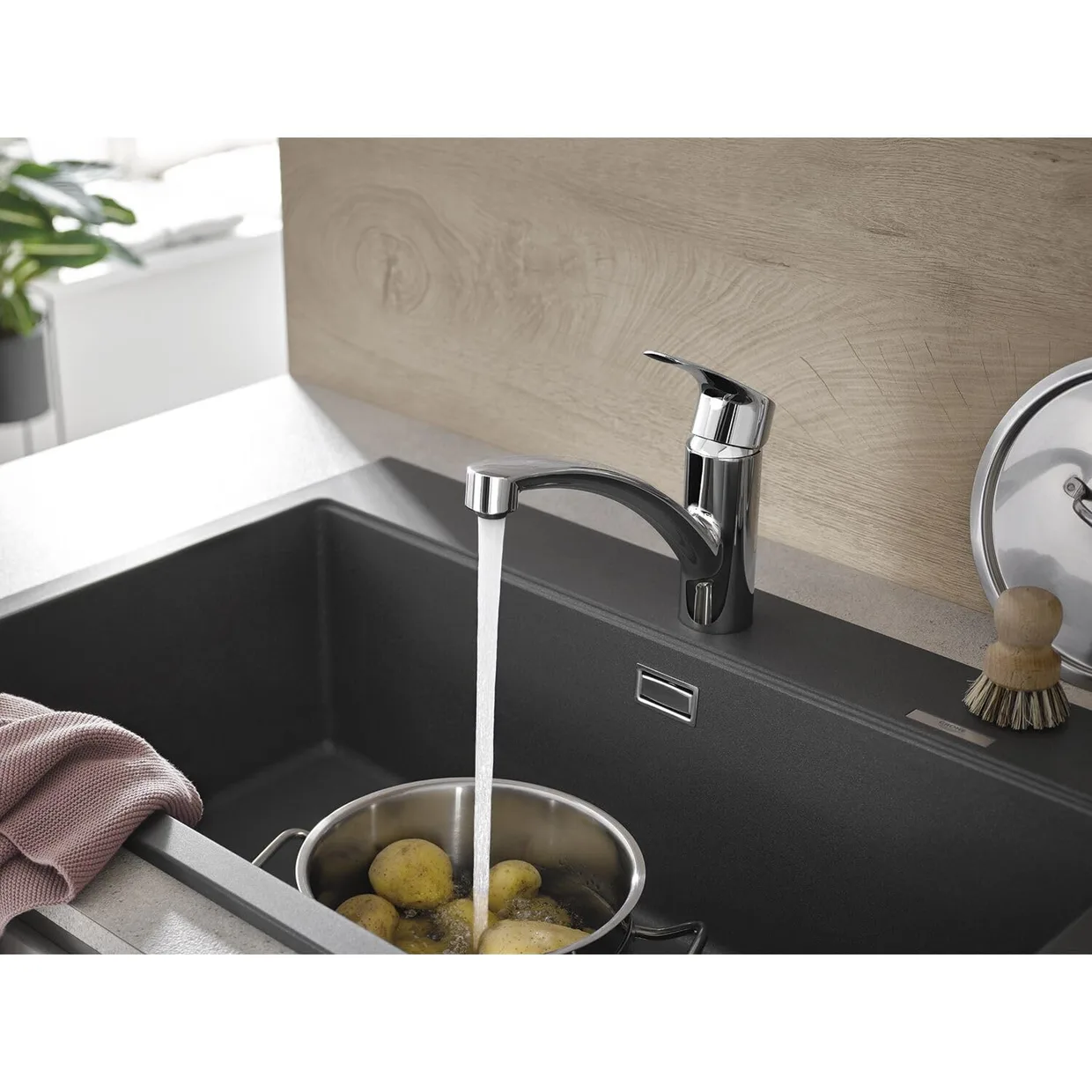 Змішувач для кухні GROHE Via з поворотним виливом, хром (30465000) — фото 3