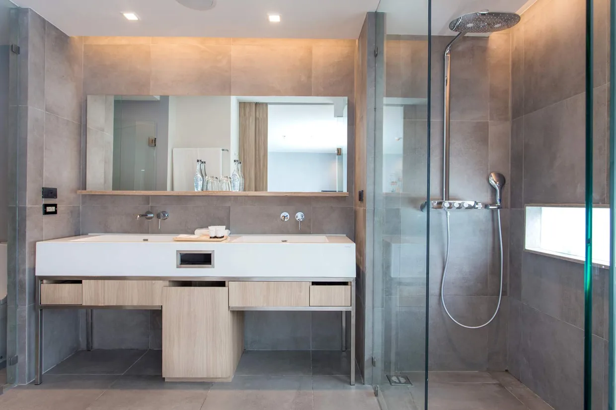 Смеситель для раковины настенный скрытого монтажа GROHE Essence на 2 отверстия, излив 183 мм, внешняя часть, хром (19408001) — фото 2