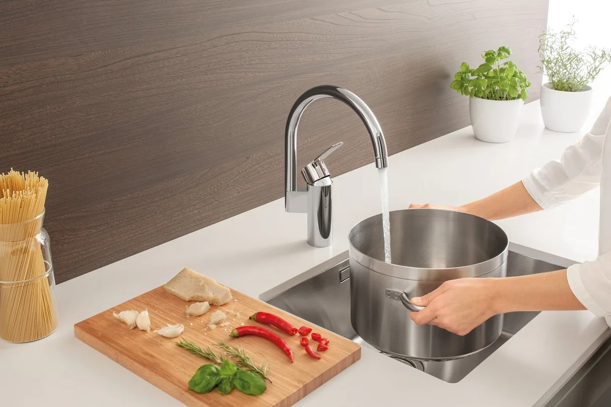 Смеситель для кухни GROHE Eurostyle Cosmopolitan с высоким C-образным изливом, хром (30221002) — фото 4