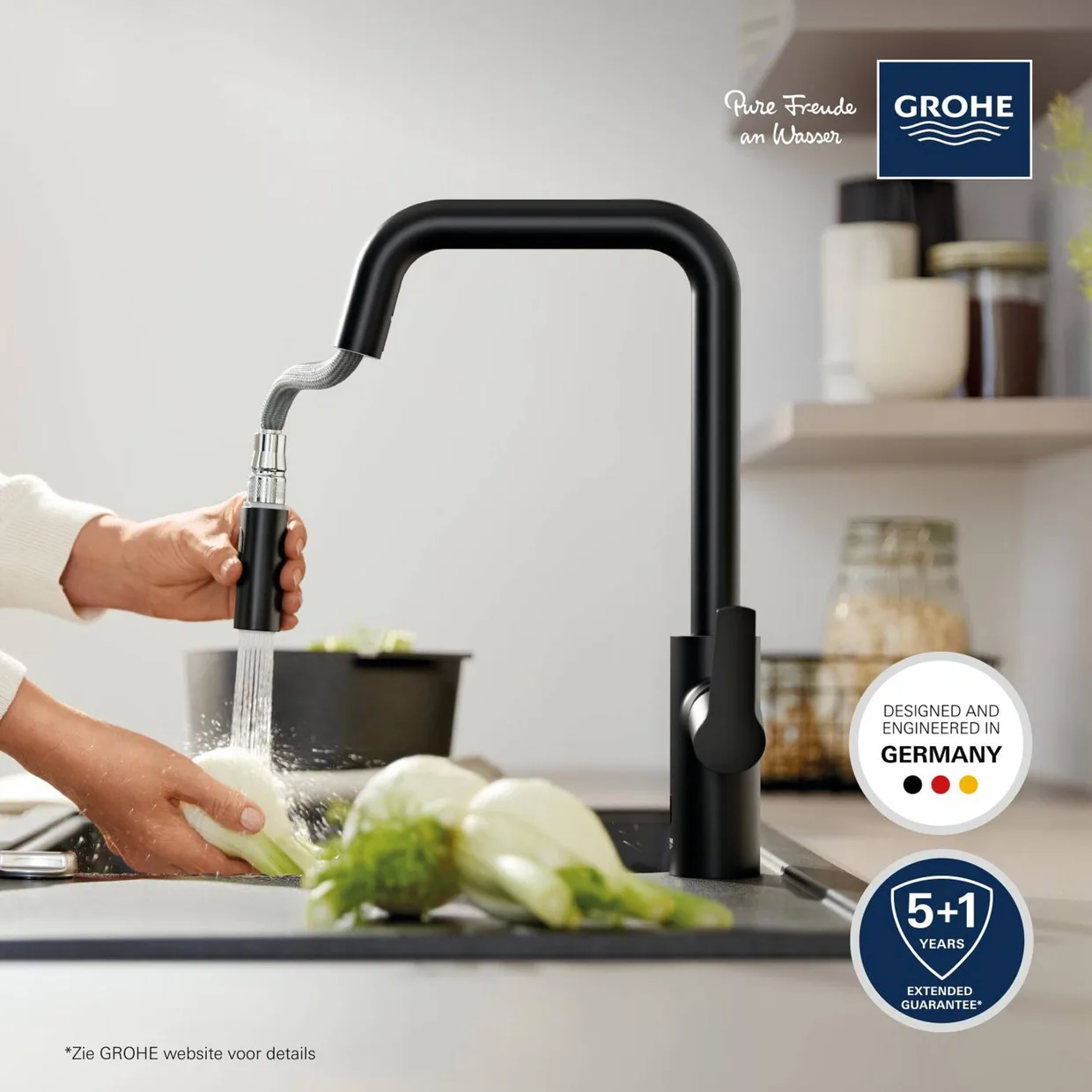 Смеситель для кухни бесконтактный GROHE Start с выдвижным изливом, гибридное управление, матовый чёрный (1012432430) — фото 5