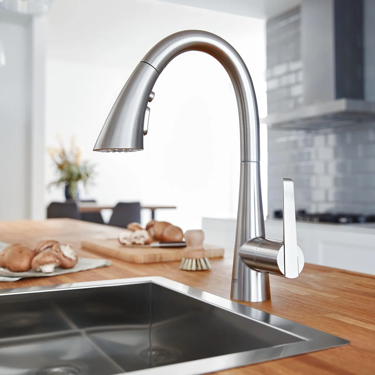 Змішувач для кухні GROHE Ladylux L2 з висувною лійкою, 3 режими, Supersteel (32298DC3) — фото 2