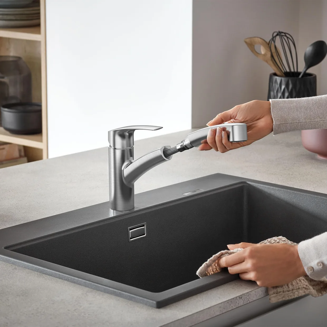 Смеситель для кухни GROHE Eurosmart с выдвижным изливом, 2 режима, Supersteel (30306DC1) — фото 6